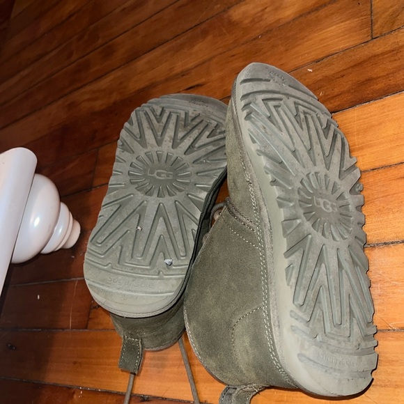 Uggs - Picture 3 of 6